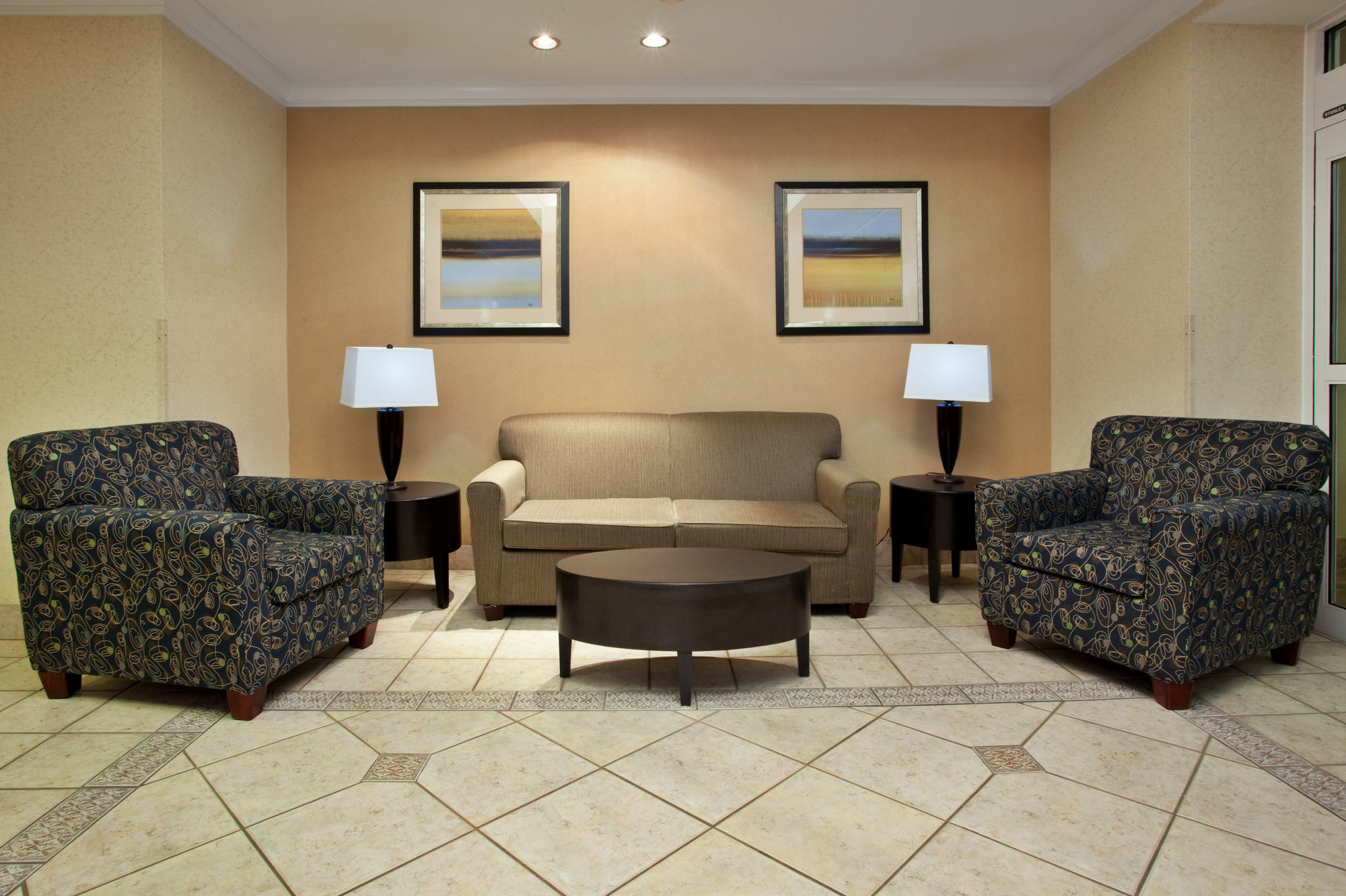 Holiday Inn Express Hotel & Suites Dublin By Ihg מראה חיצוני תמונה